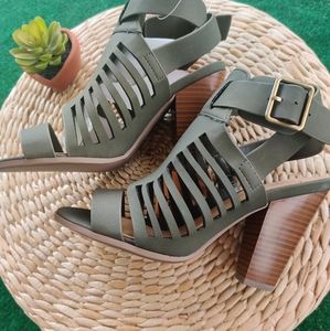 Green olive shoes/chunky heels